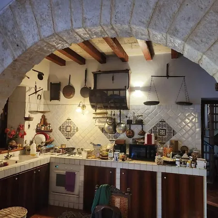 Vila Kinisia, Antica Dimora Siciliana